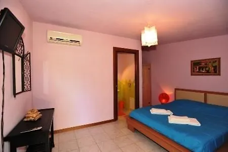 לינה וארוחת בוקר Butterfly House אלגהרו